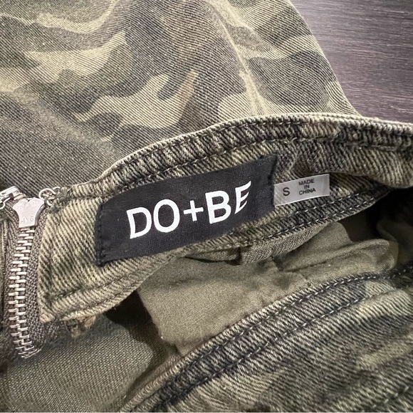 Do+Be Camo Ruffle Romper Open Back Size Small - Picture 9 of 10